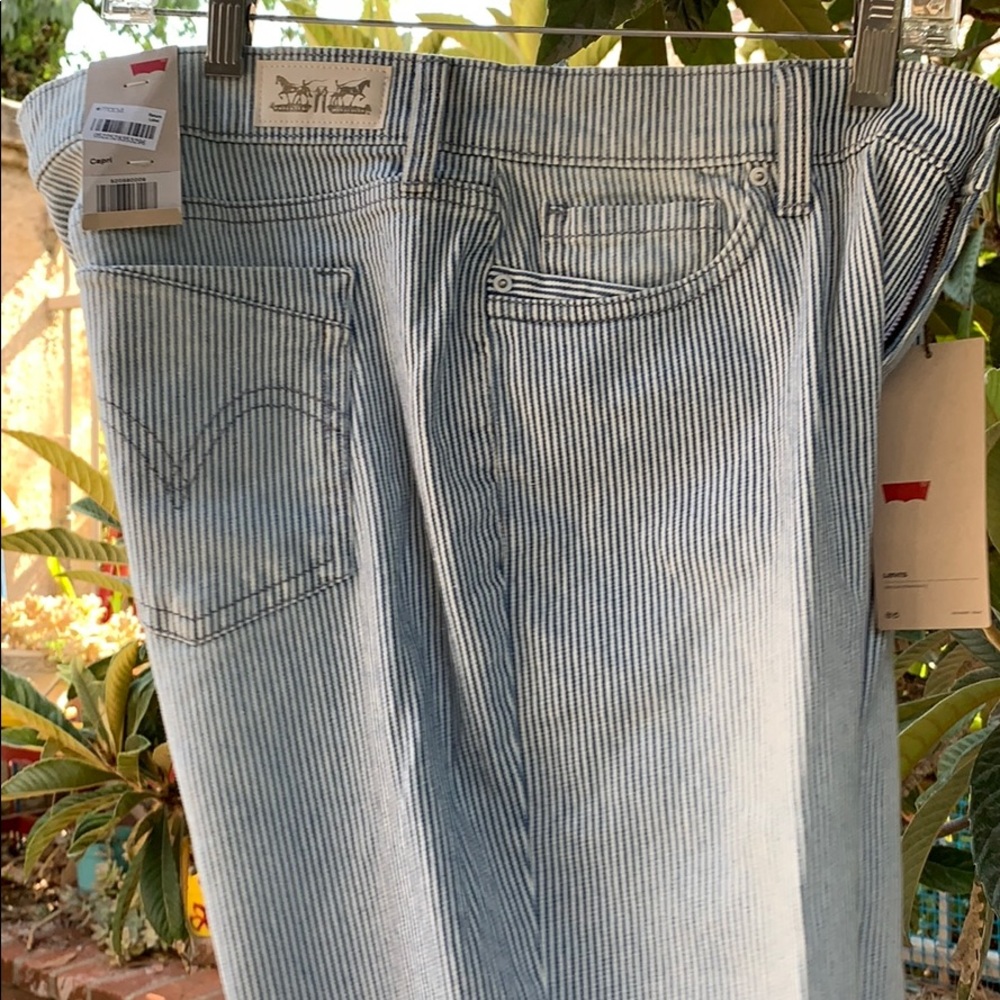 Levi’s -Capris